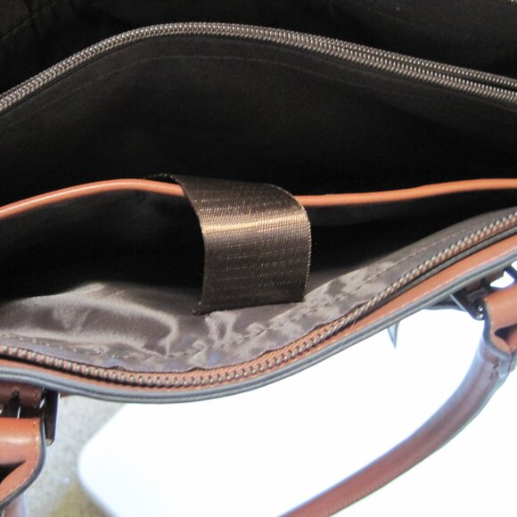 Elegant Brown Leather Tote Bag - Picture 15 of 16